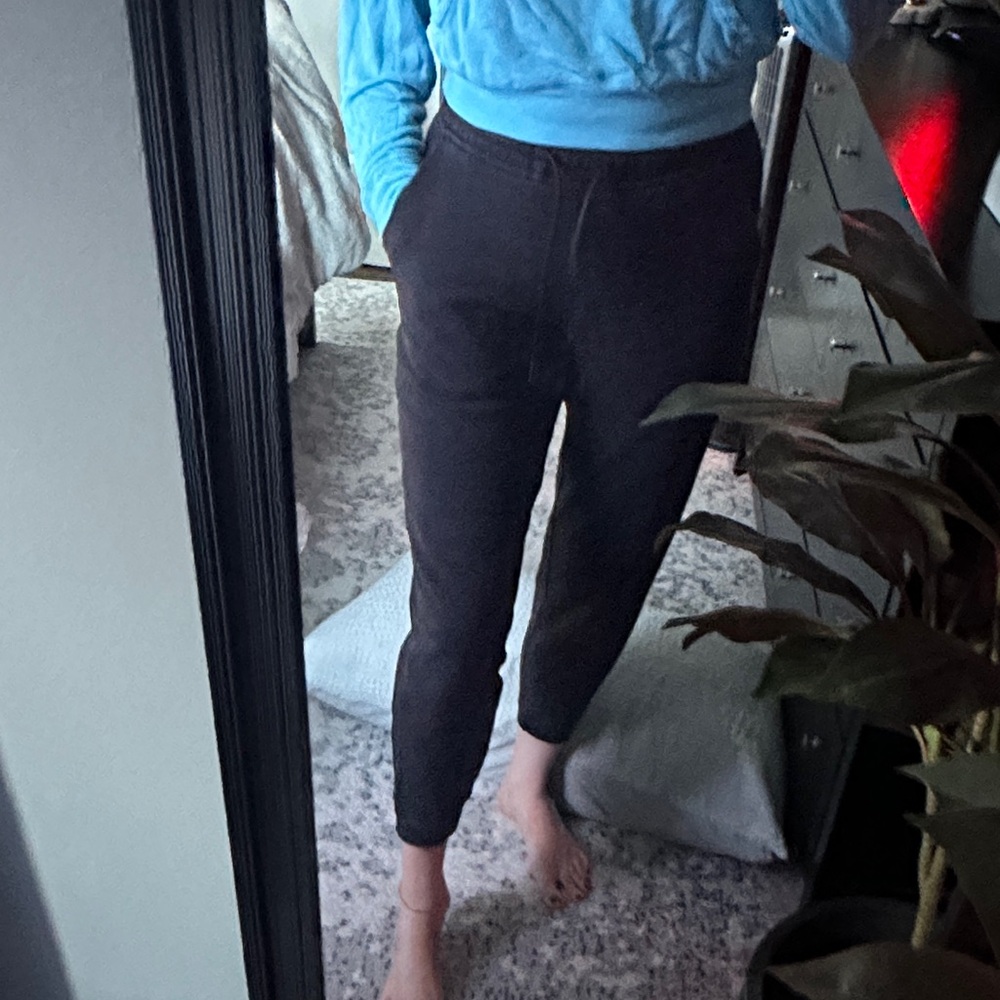 Lululemon women’s Black sweatpants